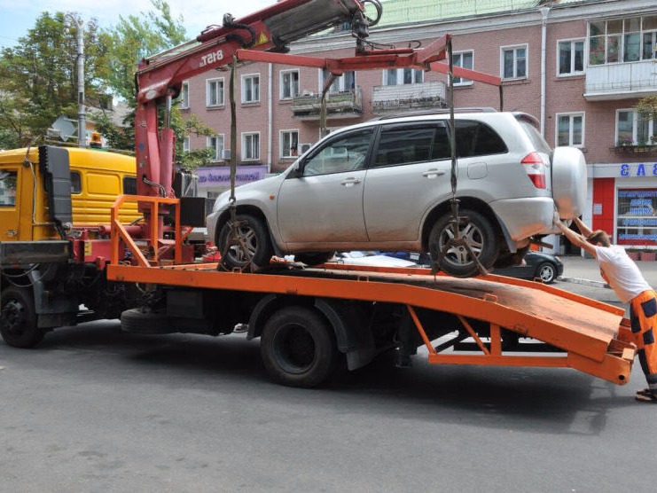 Вызвать эвакуатор в Кирове недорого